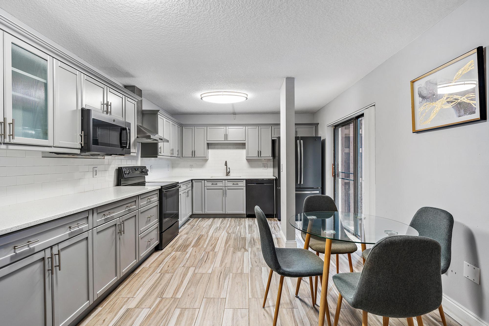 825 Center Street, Unit 1B Jupiter, FL 33458 - Photo 9 of 28 Kitchen