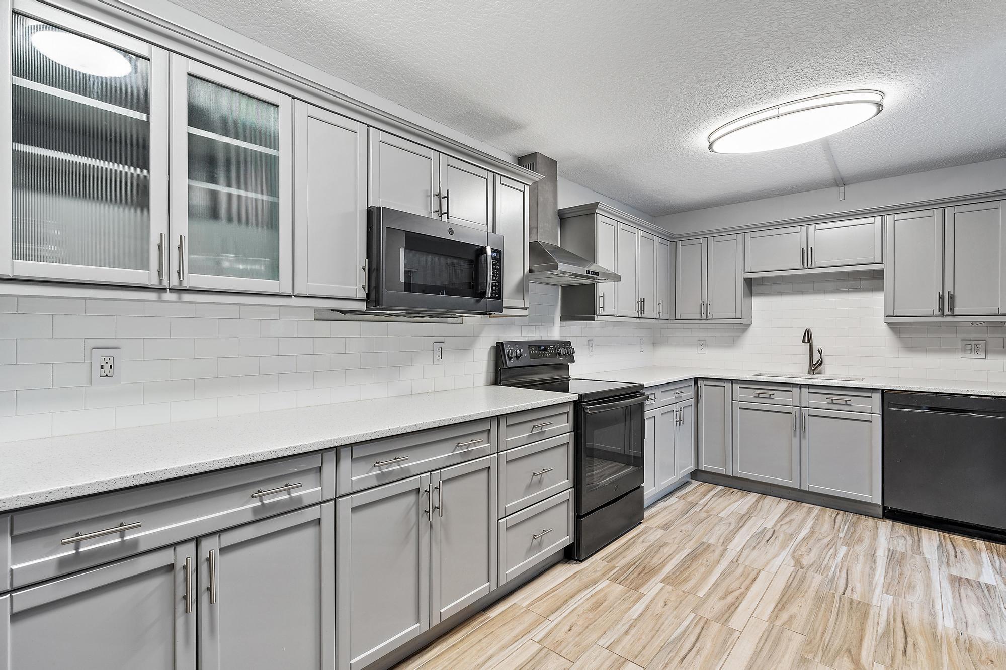 825 Center Street, Unit 1B Jupiter, FL 33458 - Photo 10 of 28 Kitchen