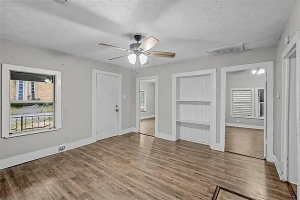 $1,175 | 906 East Houston Street, Sherman, TX 75090