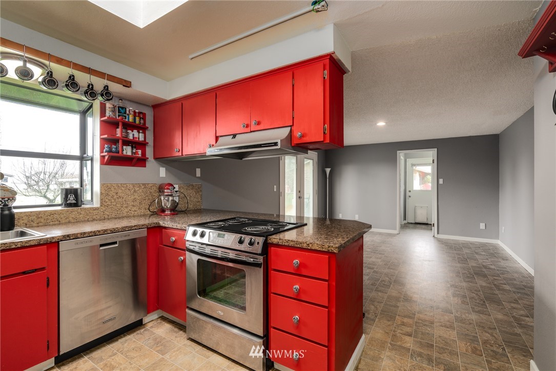 1925 Island View Road Oak Harbor, WA 98277 - Photo 13 of 20 Gallery Image 13
