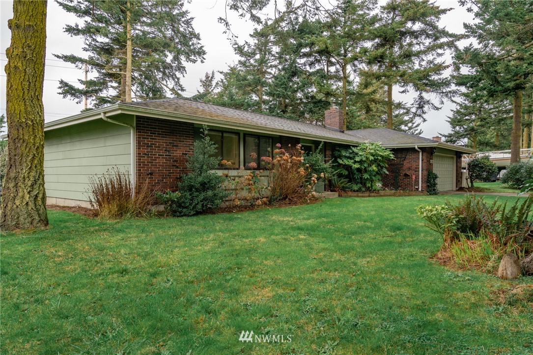 1925 Island View Road Oak Harbor, WA 98277 - Photo 4 of 20 Gallery Image 4