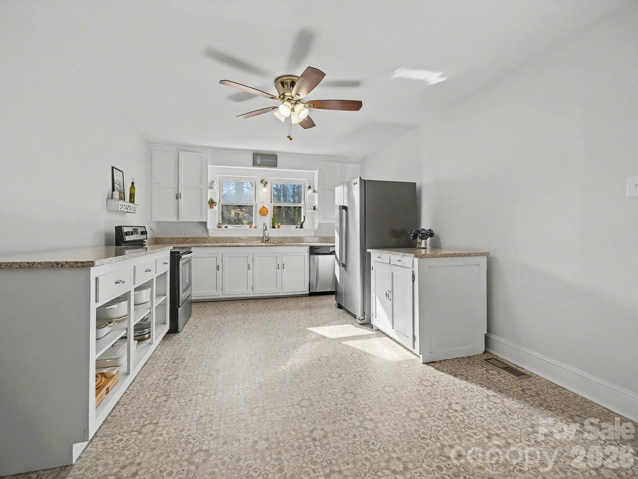 309 William Street Kannapolis, NC 28081 - Photo 9 of 38 a view of a kitchen with electric appliances