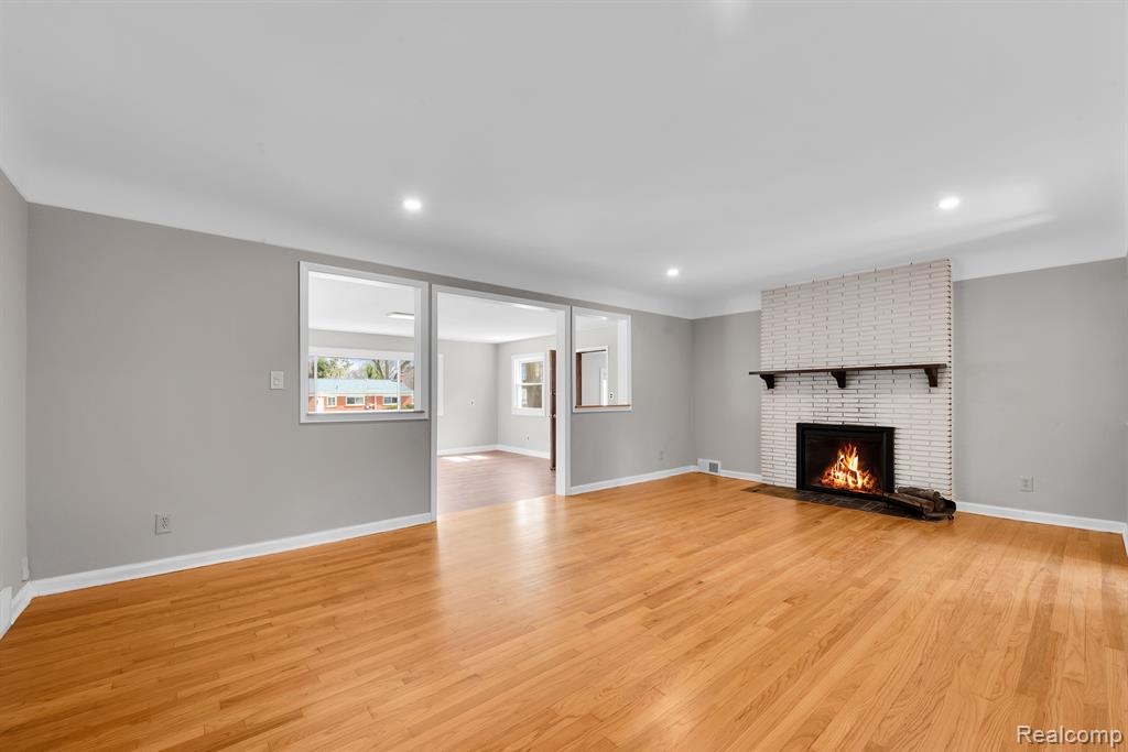 28390 New Castle Road Farmington, MI 48331 - Photo 12 of 37