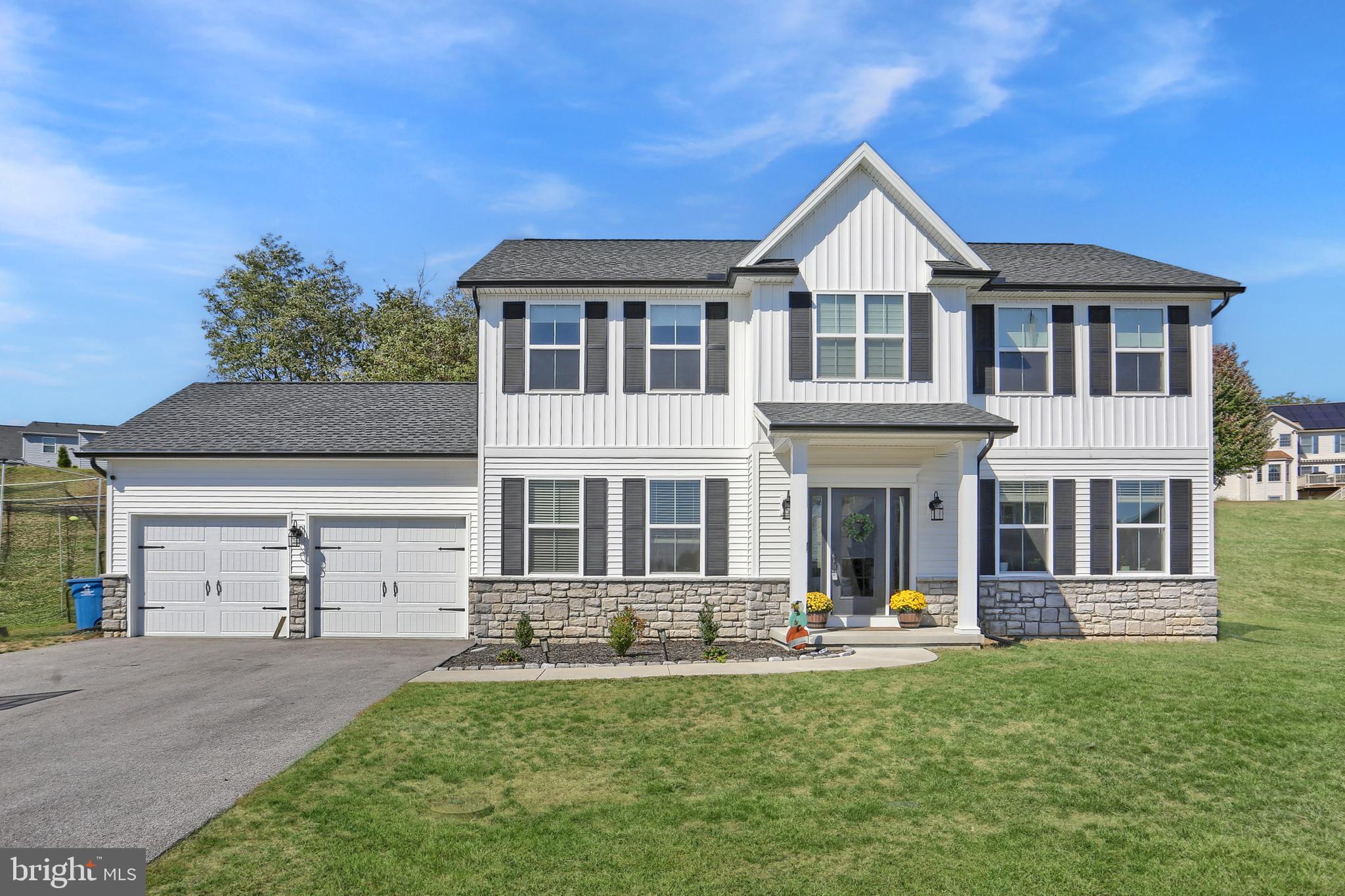 509 Elm Street Harrisburg, PA 17112 - Photo 1 of 41 front view of a house with a yard