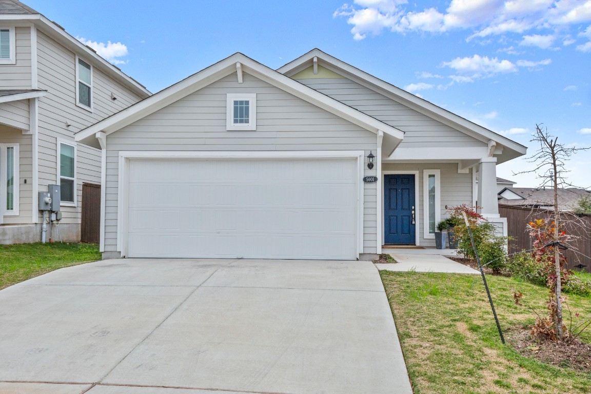 a front view of house with garage and yard