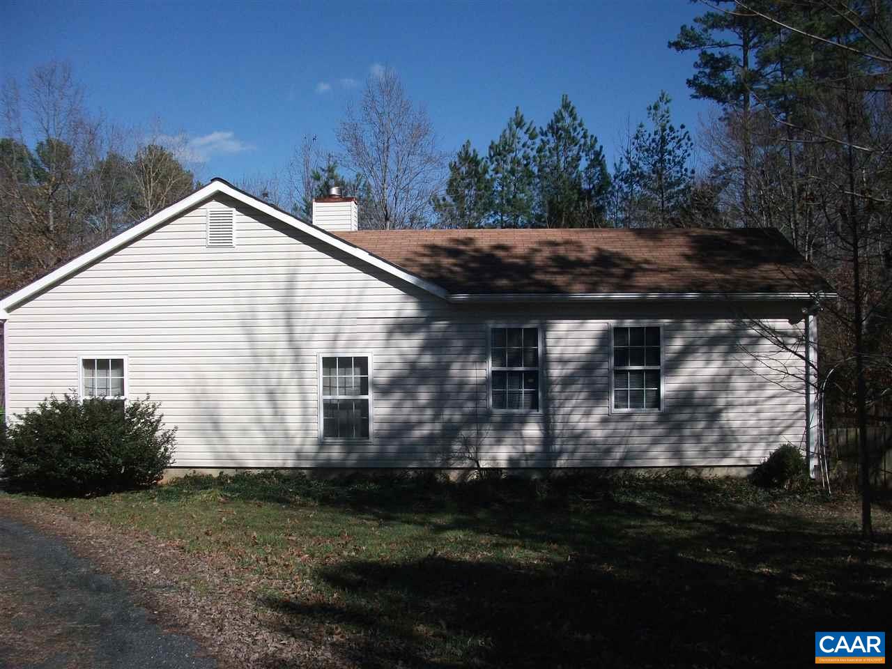 19 Deer Path Road Palmyra, VA 22963 - Photo 36 of 50 a view of house with backyard and garden