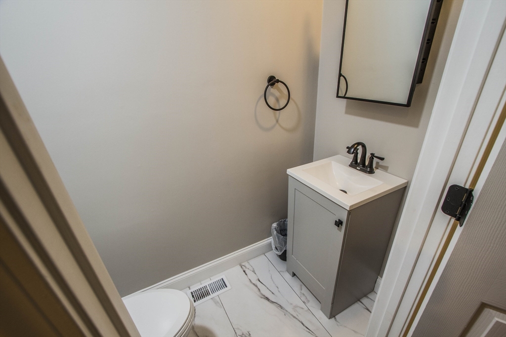 47 East Baylies Road Charlton, MA 01507 - Photo 21 of 42