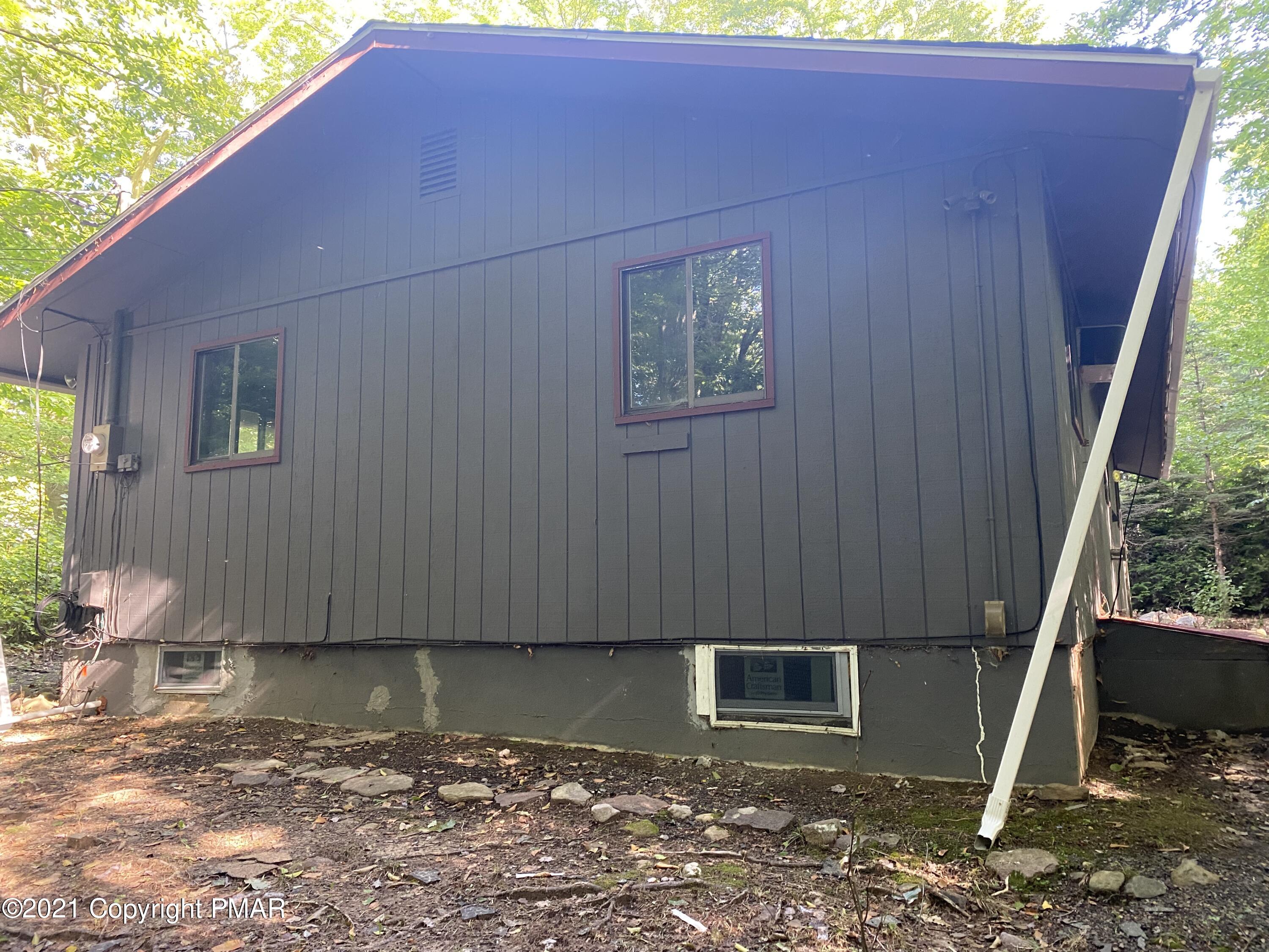 1194 Deer Run Pocono Pines, PA 18350 - Photo 5 of 14 a backyard of a house
