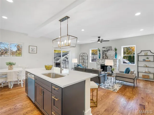 $1,195,000 | 633 North Forest Avenue, Webster Groves, MO 63119