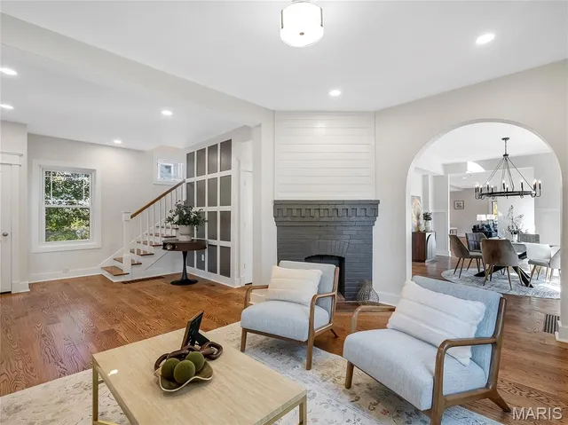 $1,175,000 | 633 North Forest Avenue, Webster Groves, MO 63119