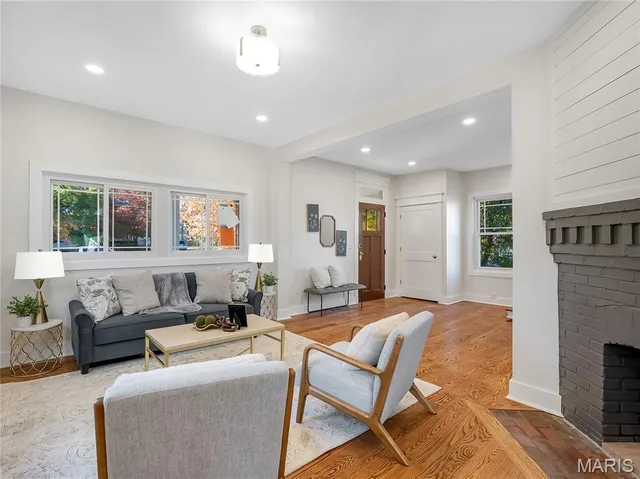 $1,175,000 | 633 North Forest Avenue, Webster Groves, MO 63119