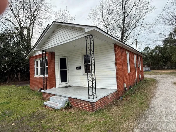 a front view of house with yard