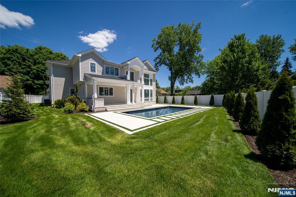 92 Oliver Road Paramus, NJ 07652 - Photo 3 of 5