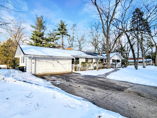 $2,950 | 556 Converse Street, Longmeadow, MA 01106