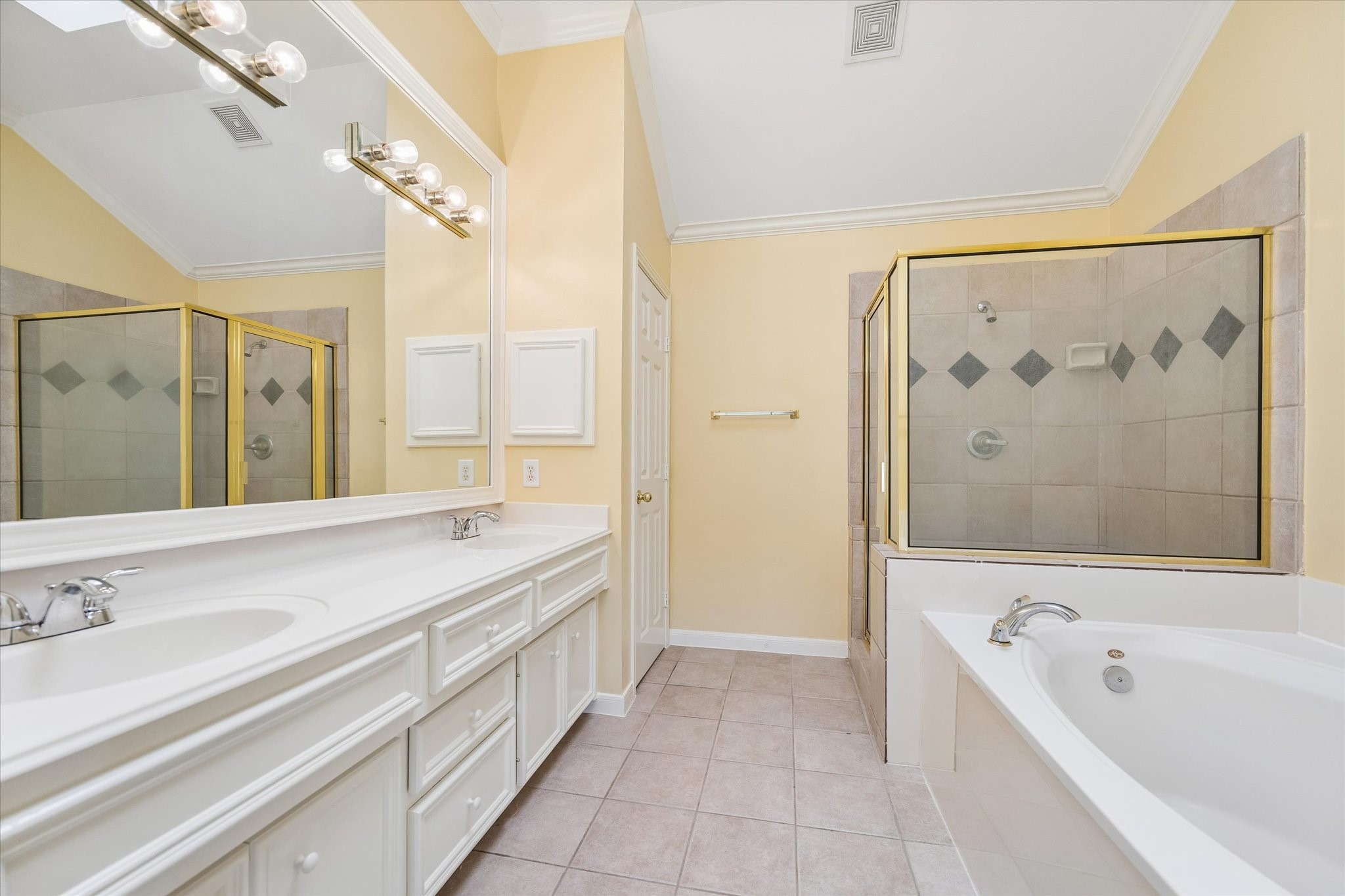2915 Jackson Street Houston, TX 77004 - Photo 12 of 23 a bathroom with a tub a sink and mirrors