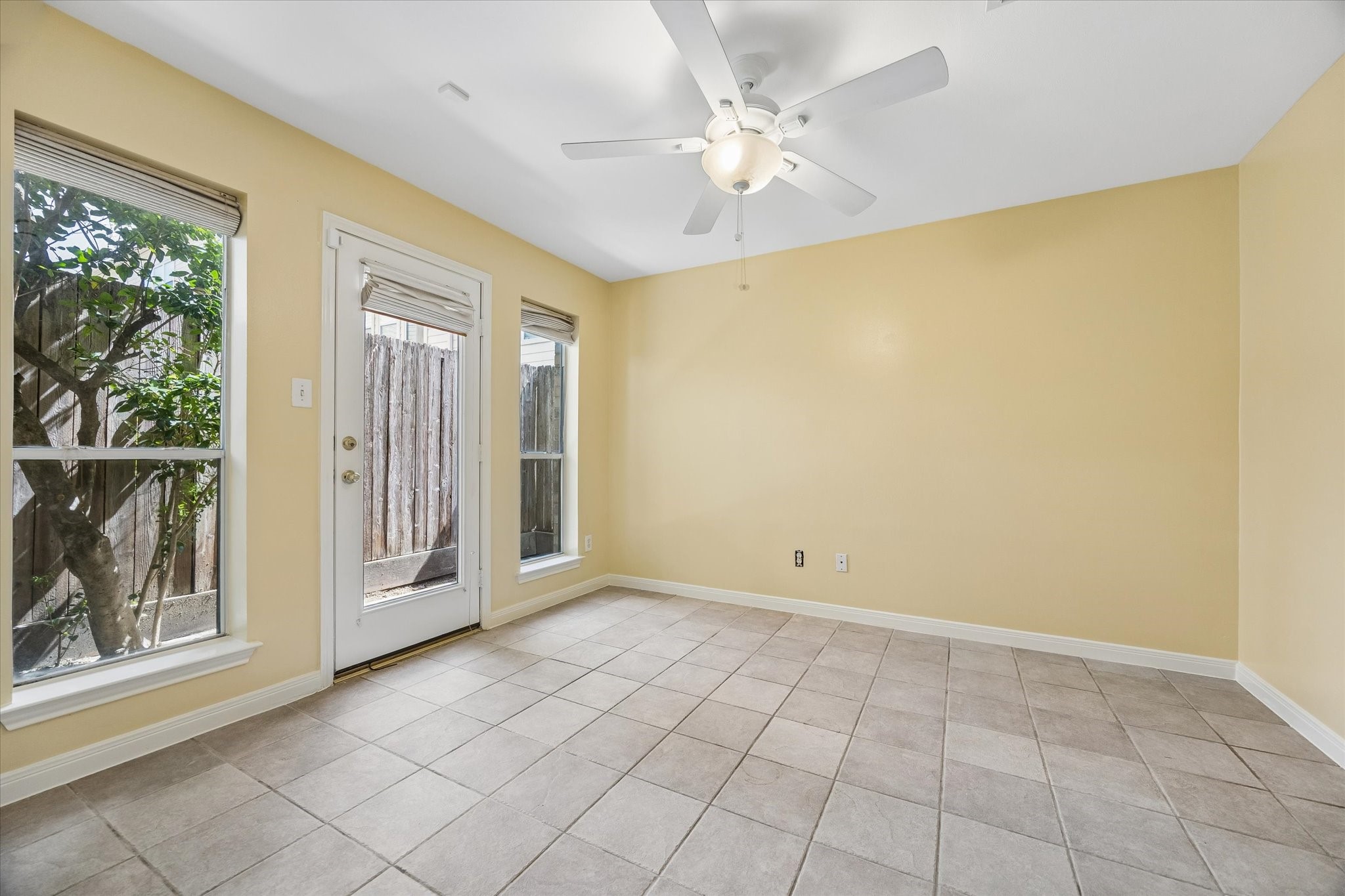 2915 Jackson Street Houston, TX 77004 - Photo 16 of 23 a view of an empty room with a window
