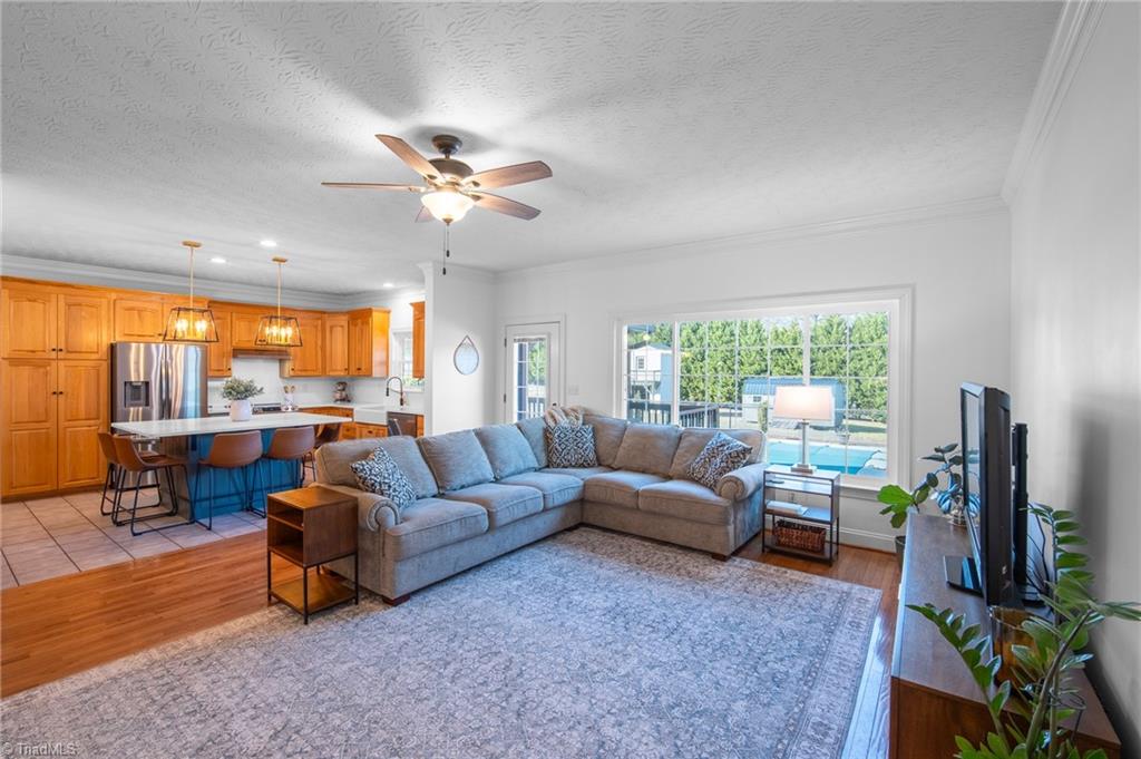 360 Sunset Road Clemmons, NC 27012 - Photo 4 of 37 open concept to living room and ample lighting