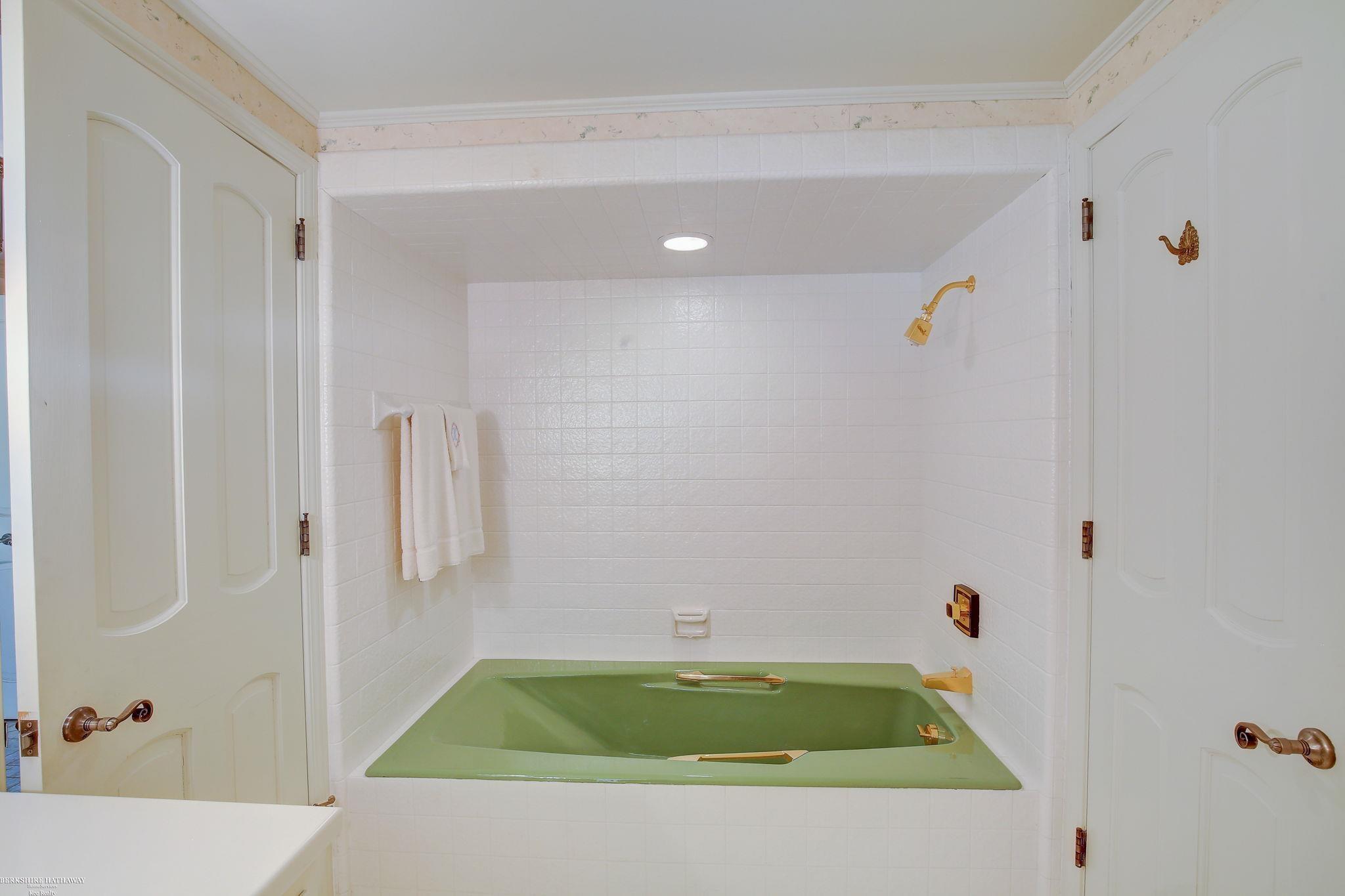 4880 Lakeshore Road Fort Gratiot, MI 48059 - Photo 22 of 69 50142242-132679ac-9a72-4c71-83b5-59eb68f2ce6e.JPG