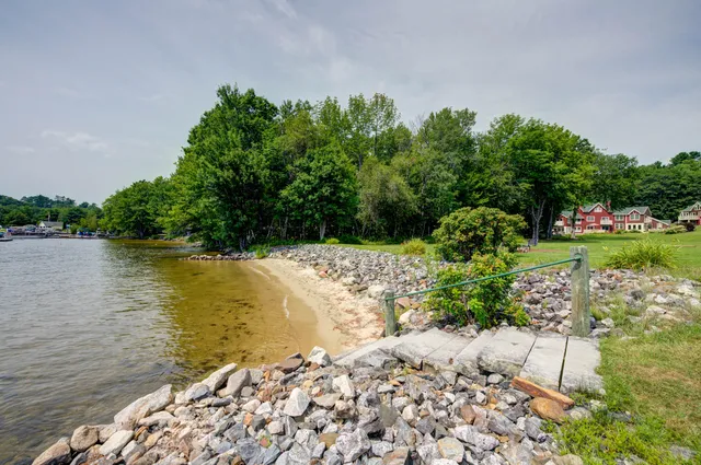 $799,900 | 6 Excalibur Court, Unit 37, Naples, ME 04055