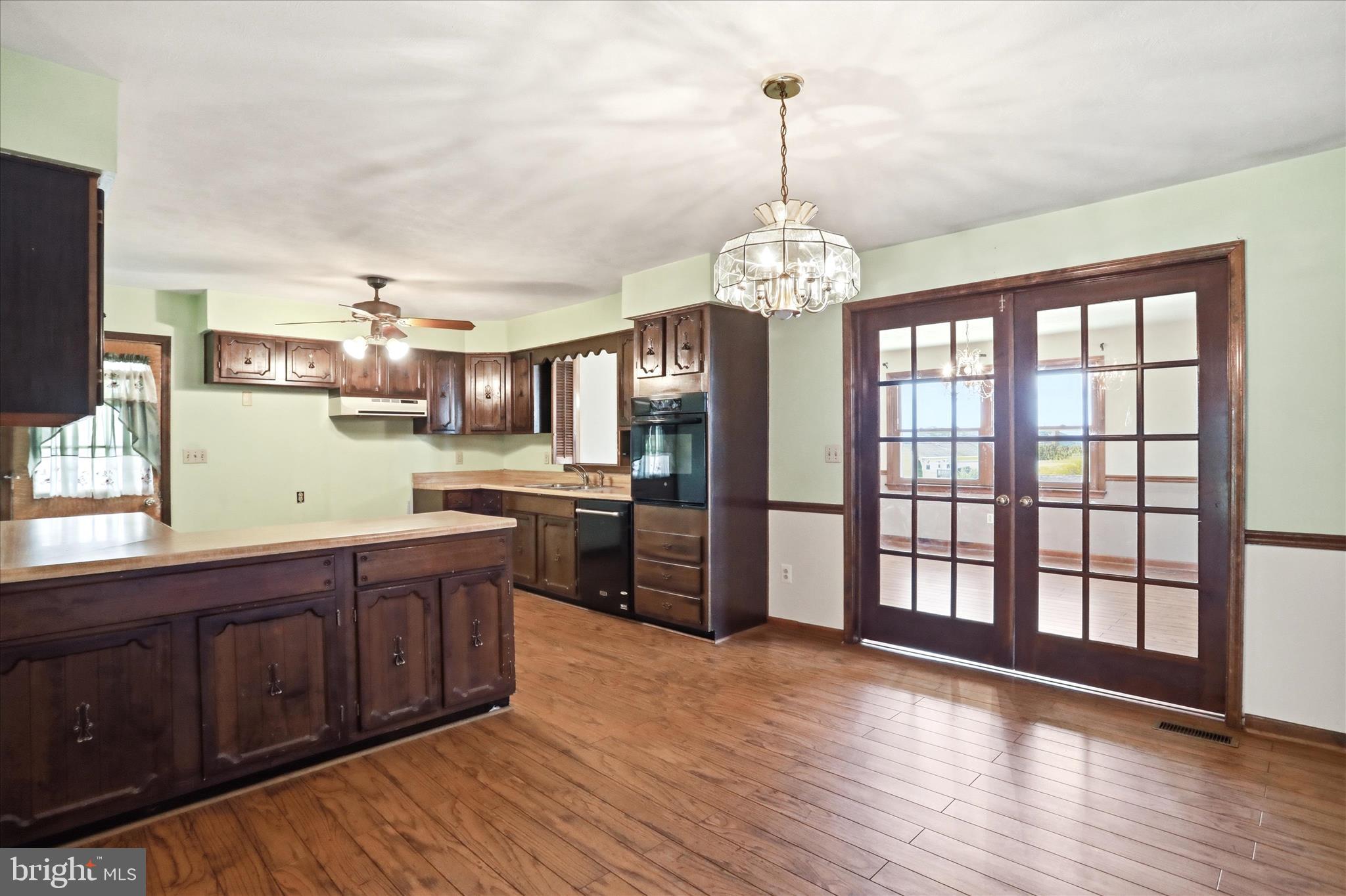 20 Gloucester Road Front Royal, VA 22630 - Photo 2 of 43 a large kitchen with stainless steel appliances granite countertop a stove and a wooden floors