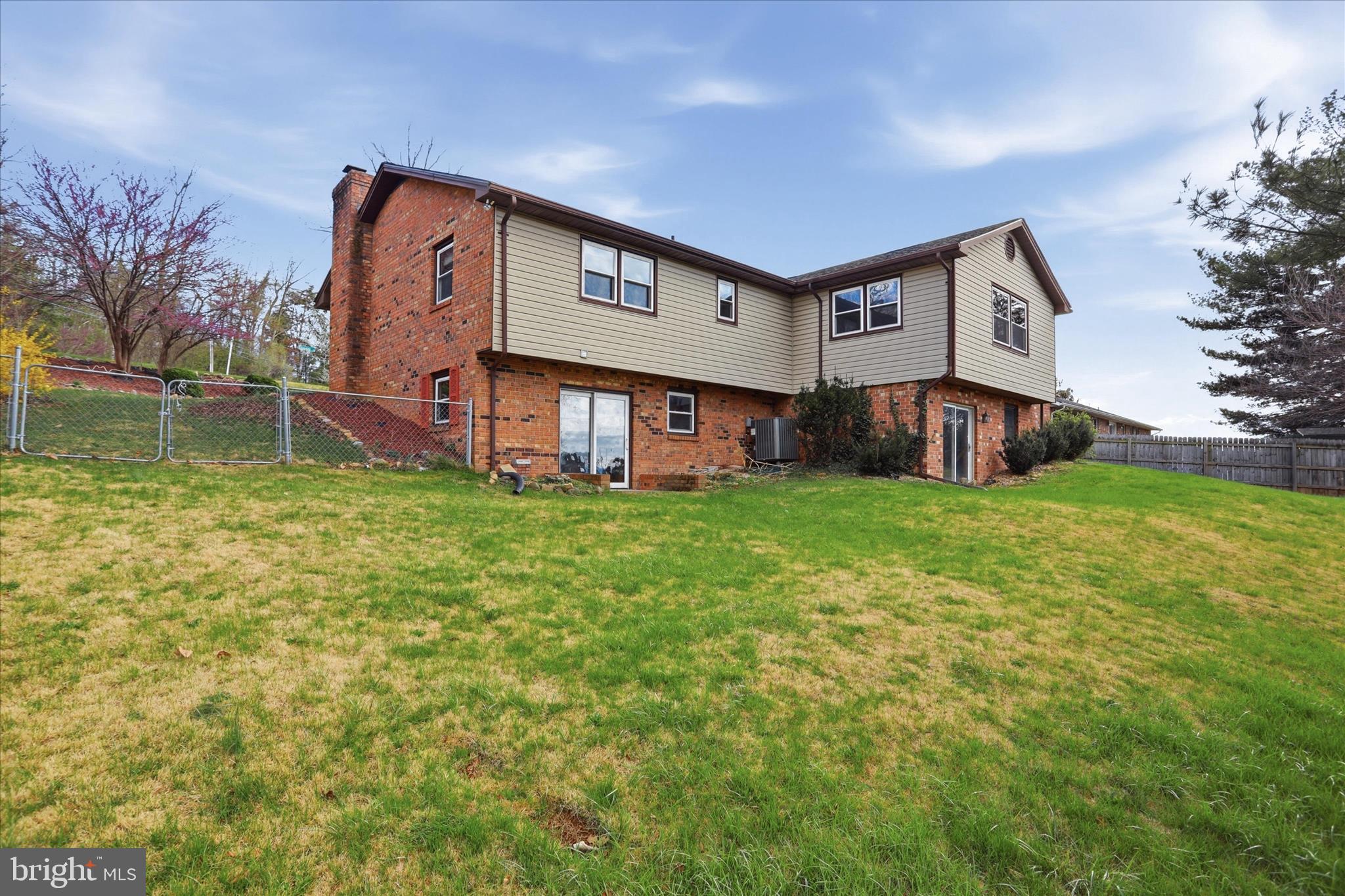 20 Gloucester Road Front Royal, VA 22630 - Photo 6 of 43 Rear view