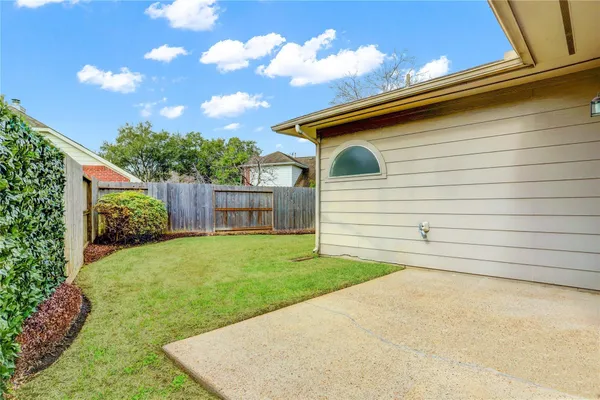 $2,400 | 4822 Silverlake Drive, Sugar Land, TX 77479