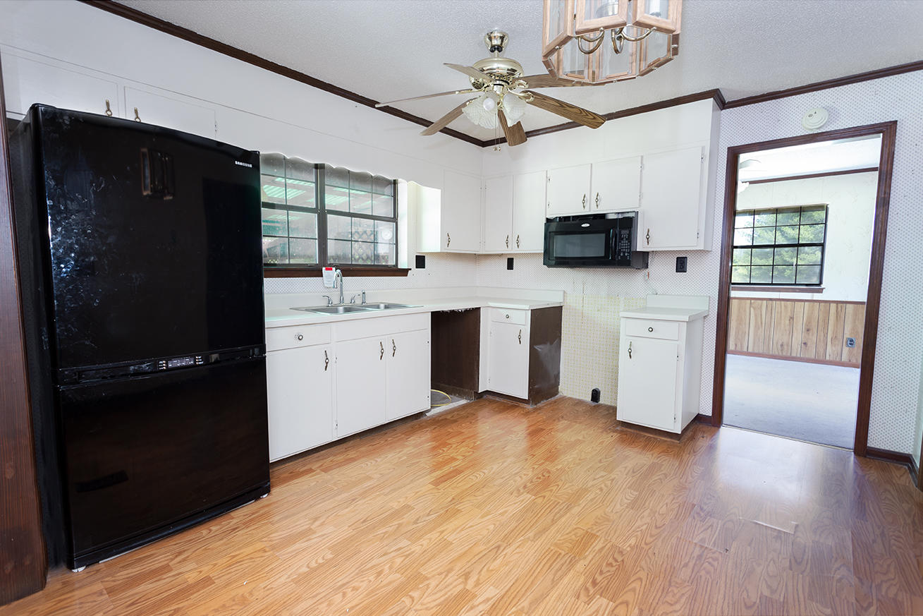 2323 Dry Valley Road Northeast Charleston, TN 37310 - Photo 2 of 22 Kitchen