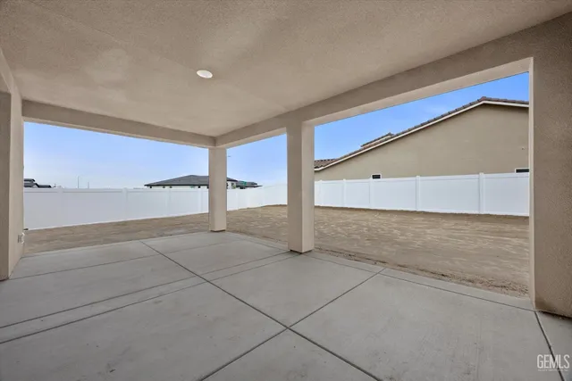 a big room with an empty room