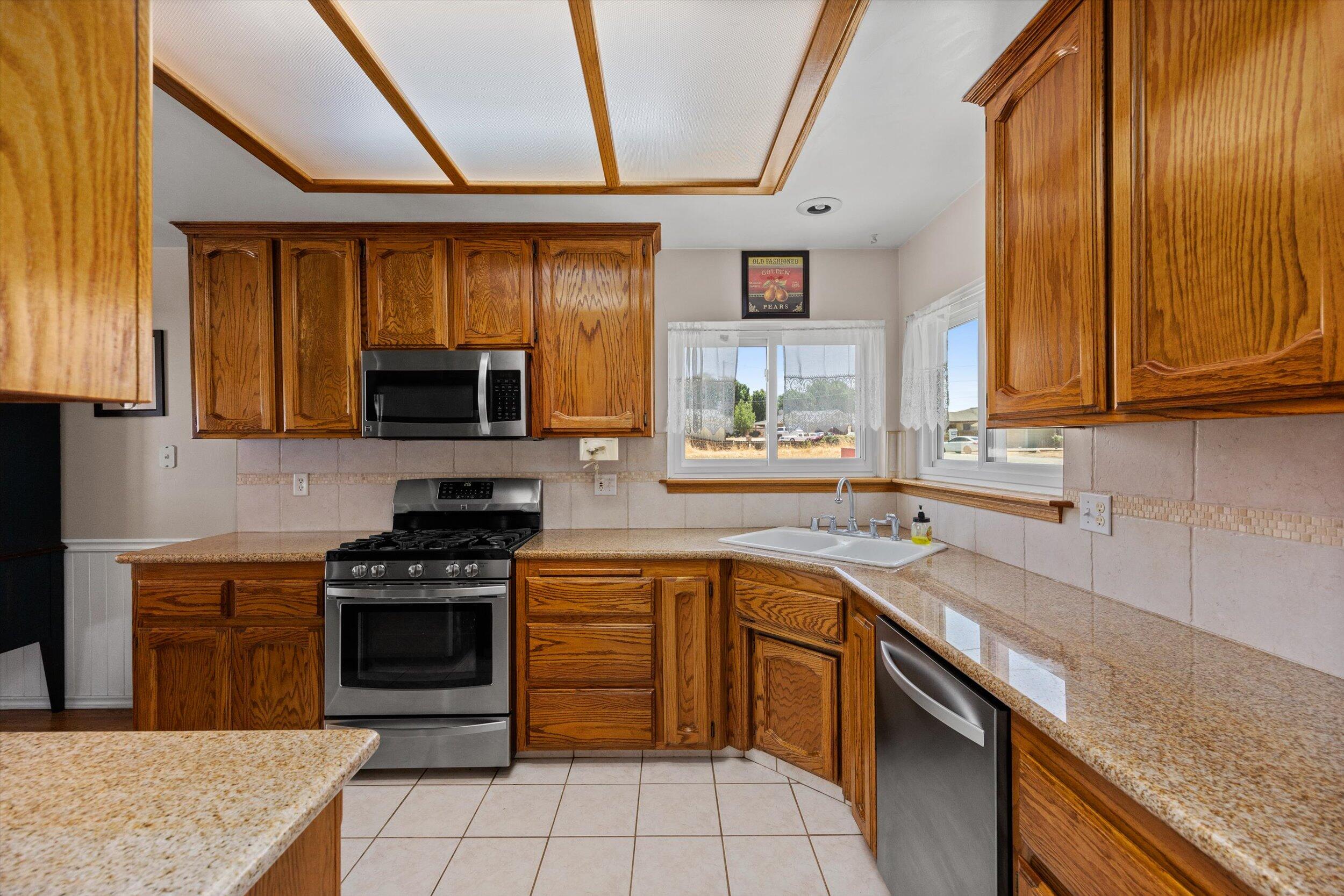 21620 Foothill Drive Tehachapi, CA 93561 - Photo 18 of 49 24-Illuminate Photography - 21620 Foothi