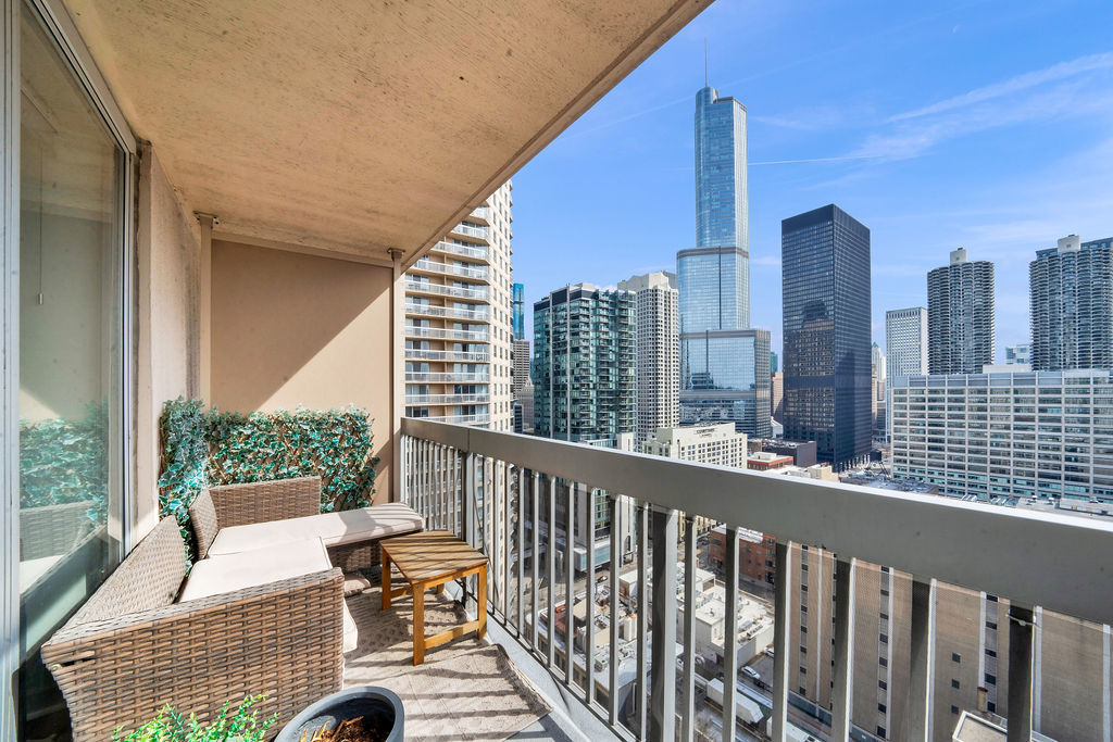 545 North Dearborn Street, Unit 2510 Chicago, IL 60654 - Photo 14 of 37 a view of balcony with furniture