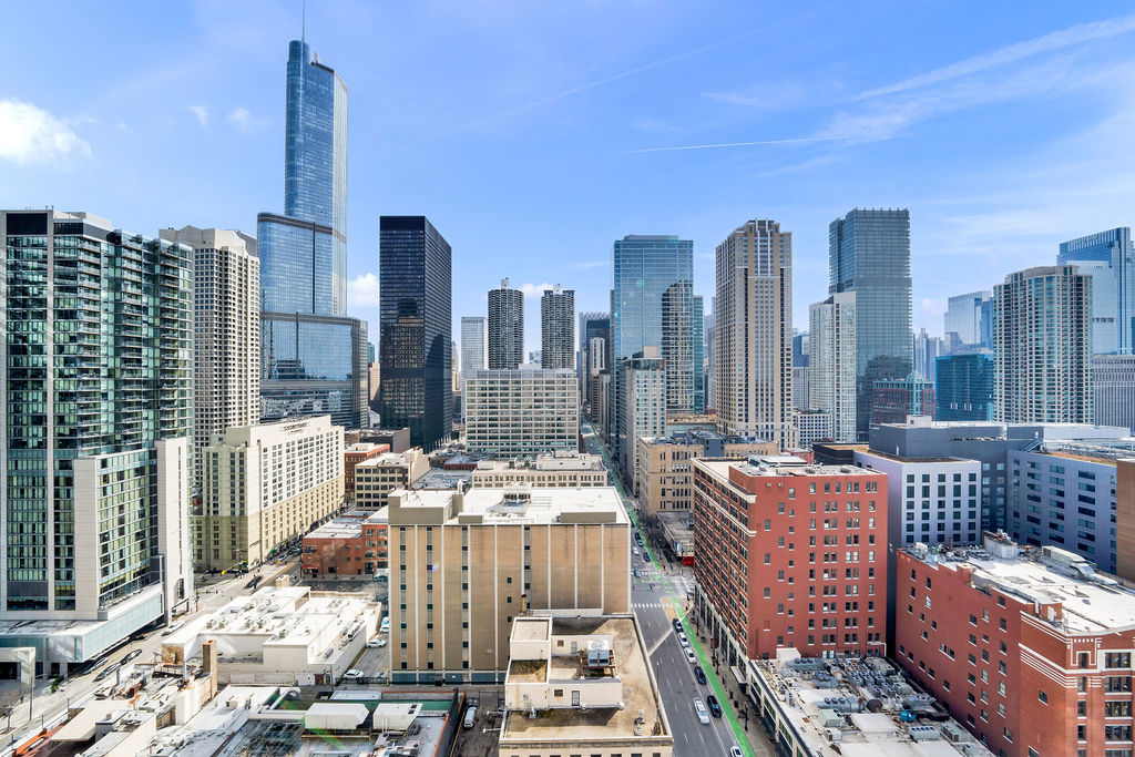 545 North Dearborn Street, Unit 2510 Chicago, IL 60654 - Photo 16 of 37 a picture of city view