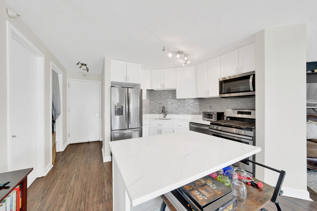545 North Dearborn Street, Unit 2510 Chicago, IL 60654 - Photo 4 of 37 a kitchen with stainless steel appliances a refrigerator and a stove top oven