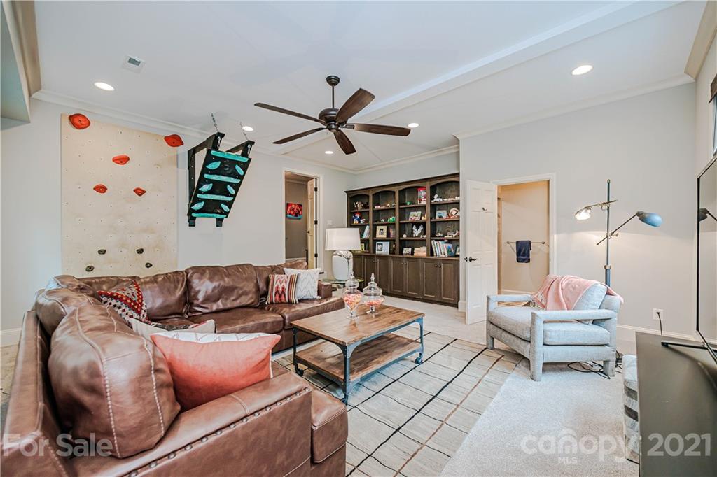 3800 River Ridge Road Charlotte, NC 28226 - Photo 25 of 48 a living room with furniture