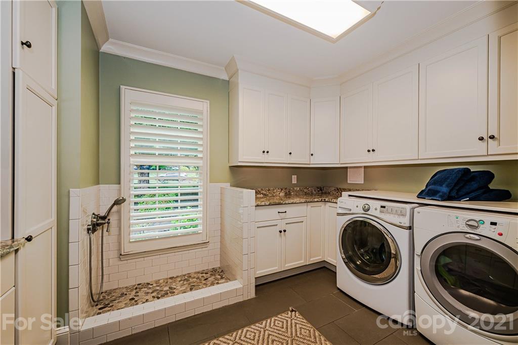 3800 River Ridge Road Charlotte, NC 28226 - Photo 27 of 48 a utility room with dryer and washer