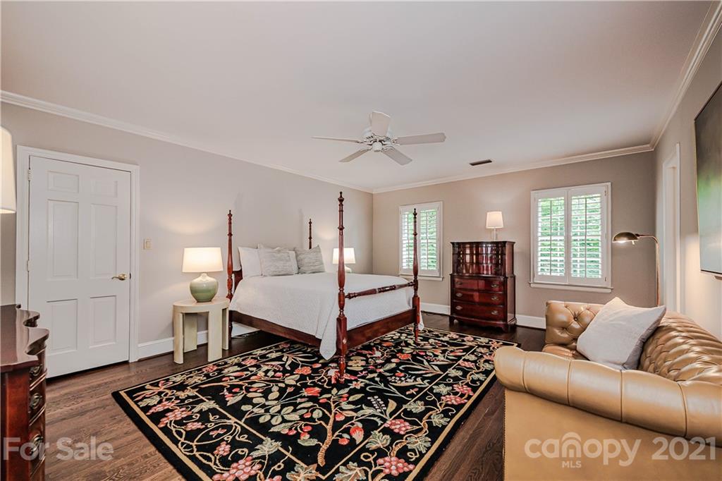 3800 River Ridge Road Charlotte, NC 28226 - Photo 29 of 48 a living room with furniture and a table