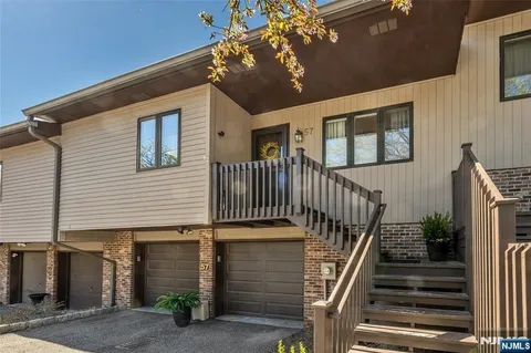 $880,000 | 57 Peach Hill Court, Ramsey, NJ 07446