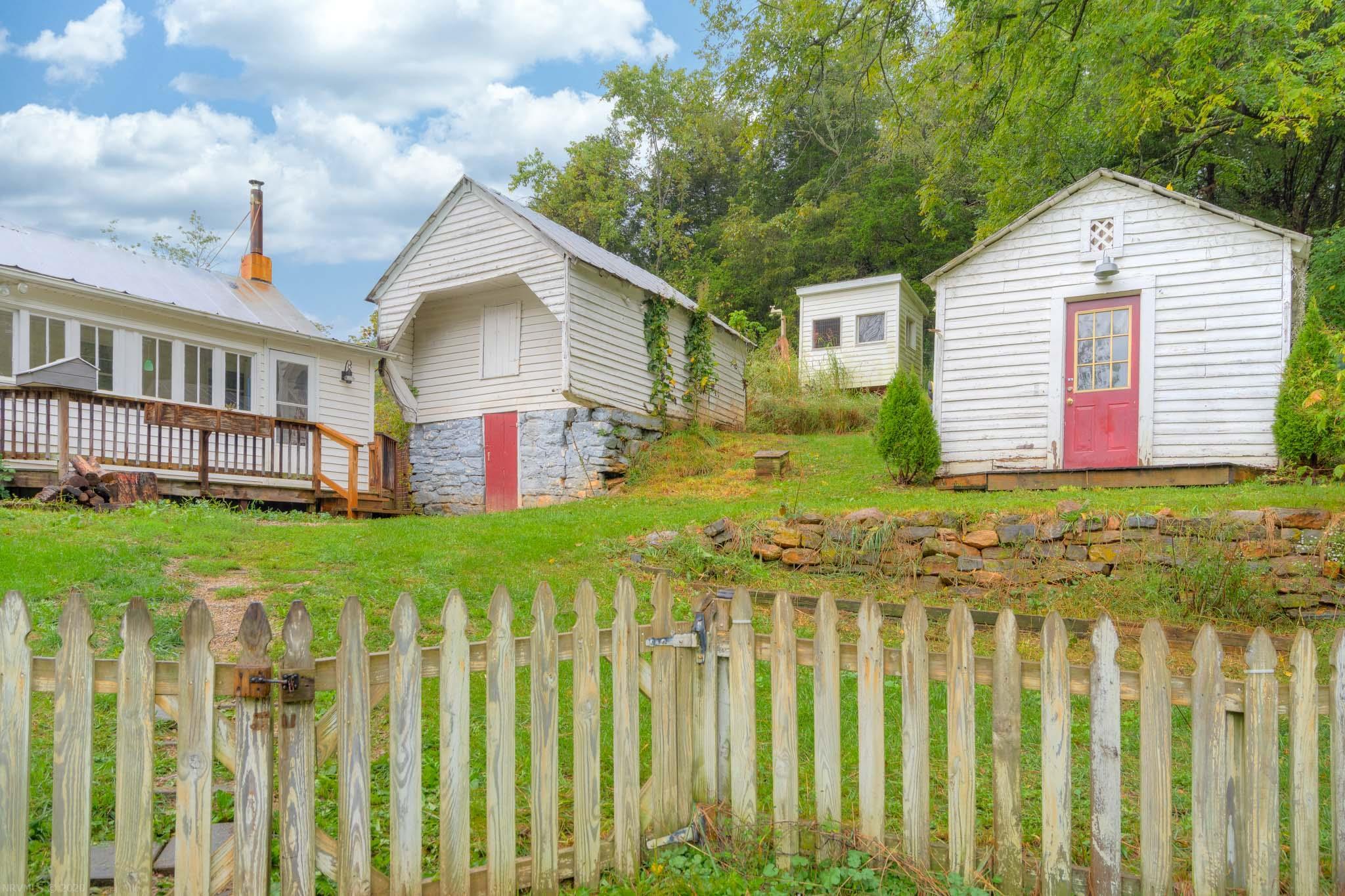 107 Lucas Road Newport, VA 24128 - Photo 3 of 53 Gallery Image 3