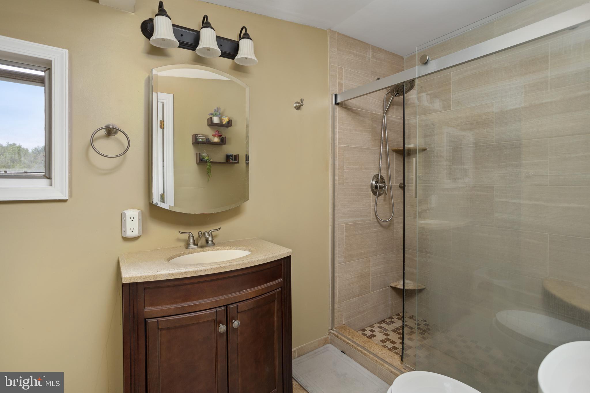 33 Madison Avenue Hamilton, NJ 08619 - Photo 23 of 37 Upstairs Full Bathroom