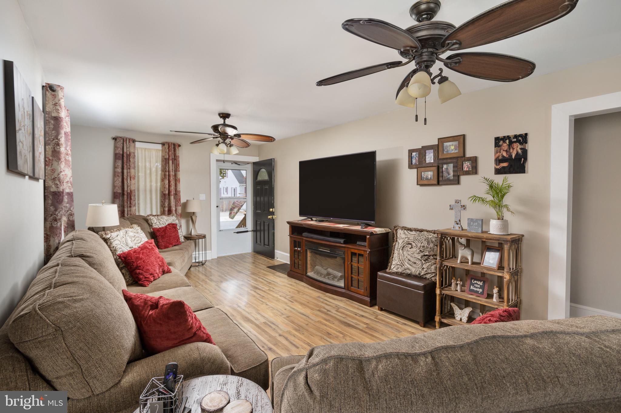 33 Madison Avenue Hamilton, NJ 08619 - Photo 6 of 37 Living Room