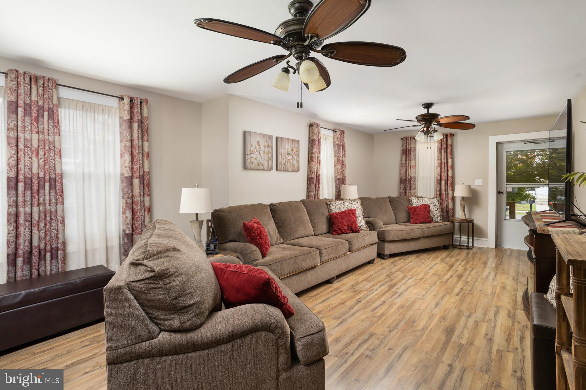 33 Madison Avenue Hamilton, NJ 08619 - Photo 7 of 37 Living Room