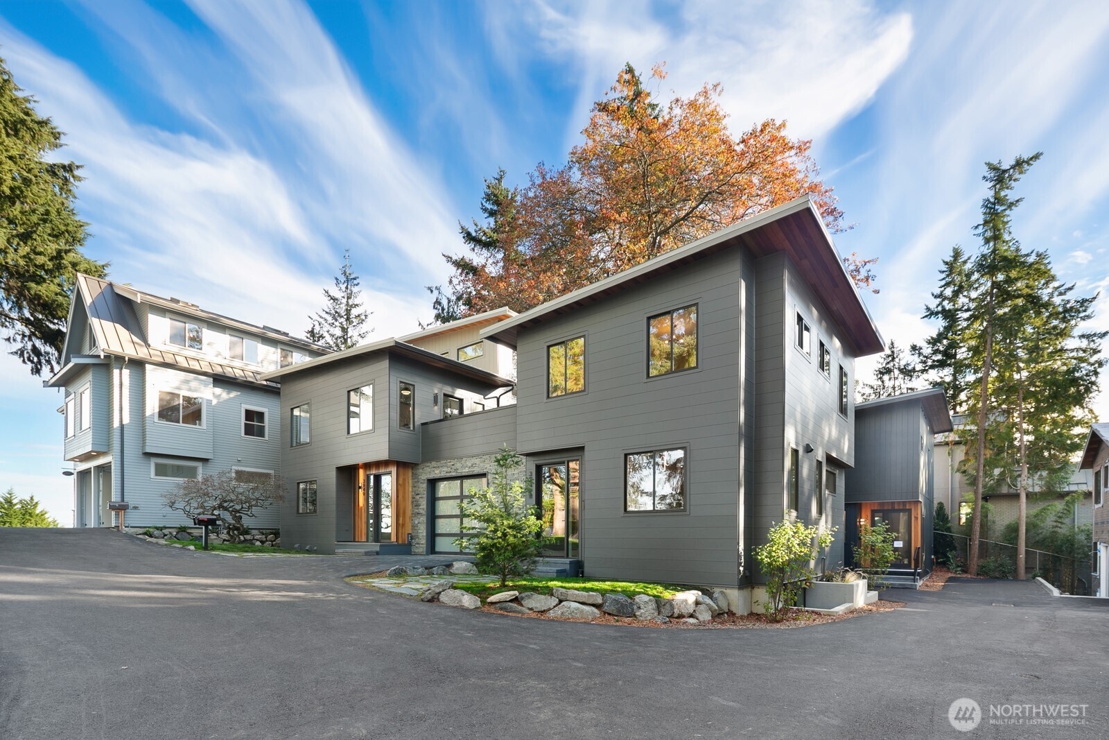 3949 West Barrett Lane Seattle, WA 98199 - Photo 1 of 33