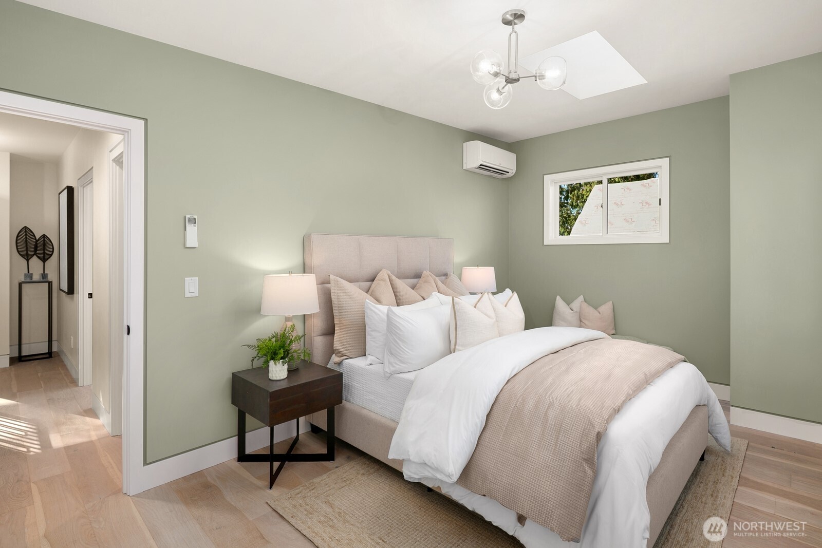3949 West Barrett Lane Seattle, WA 98199 - Photo 13 of 33