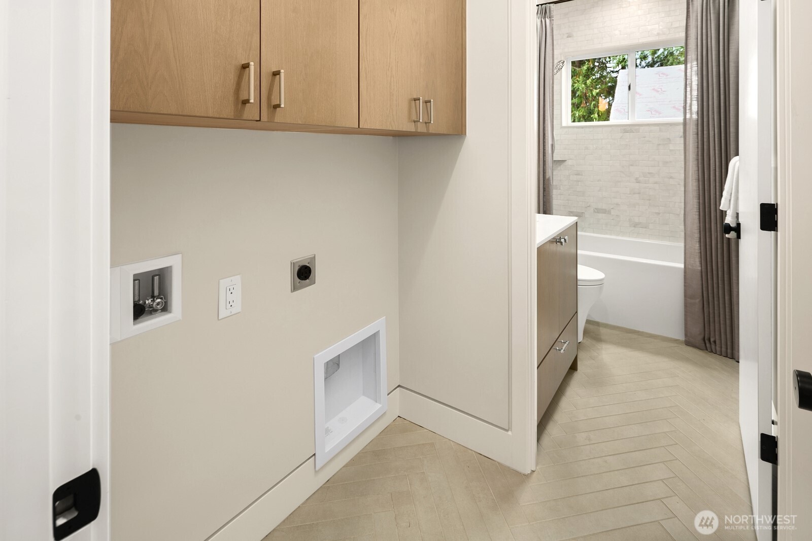 3949 West Barrett Lane Seattle, WA 98199 - Photo 19 of 33