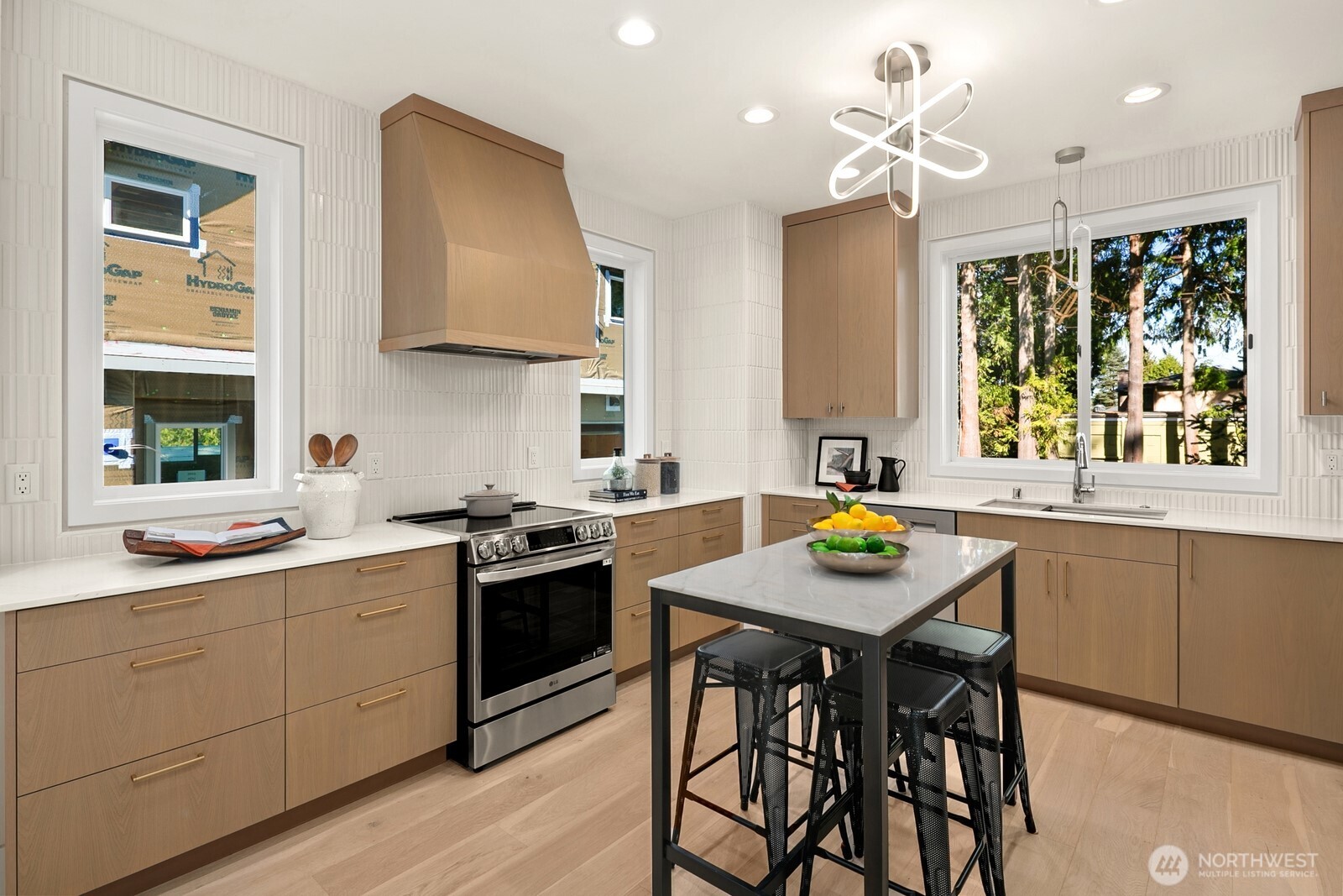 3949 West Barrett Lane Seattle, WA 98199 - Photo 10 of 33