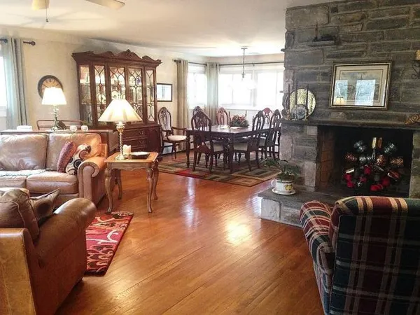 $778,500 | 492 Howellville Road, Berwyn, PA 19312