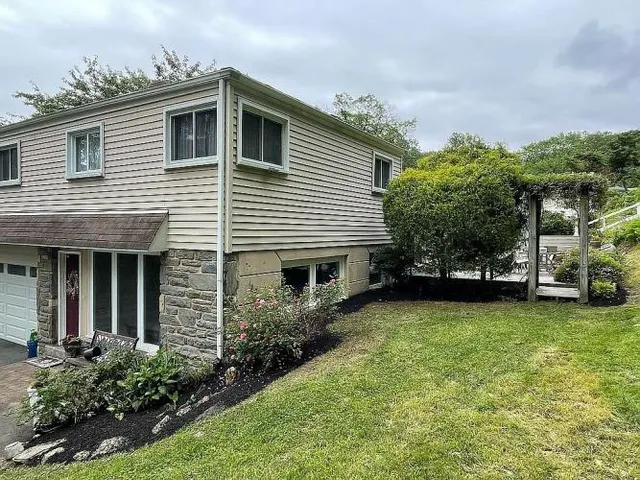 $778,500 | 492 Howellville Road, Berwyn, PA 19312