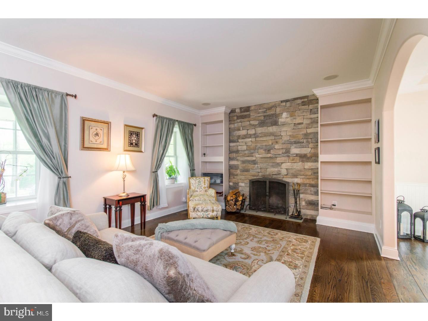 678 Knox Road Wayne, PA 19087 - Photo 2 of 25 Living Room