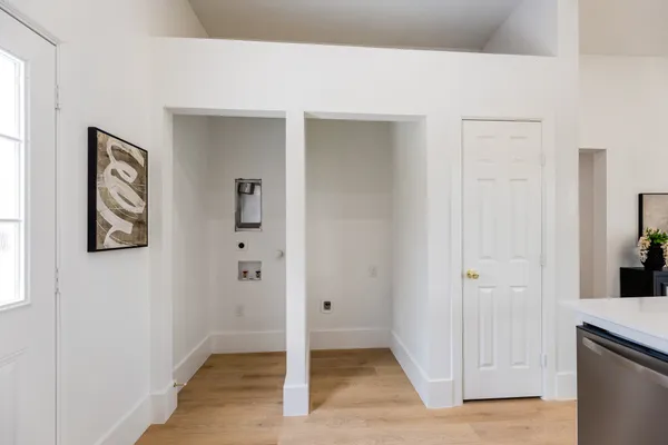 $299,900 | 910 West 4th Street, Taylor, TX 76574