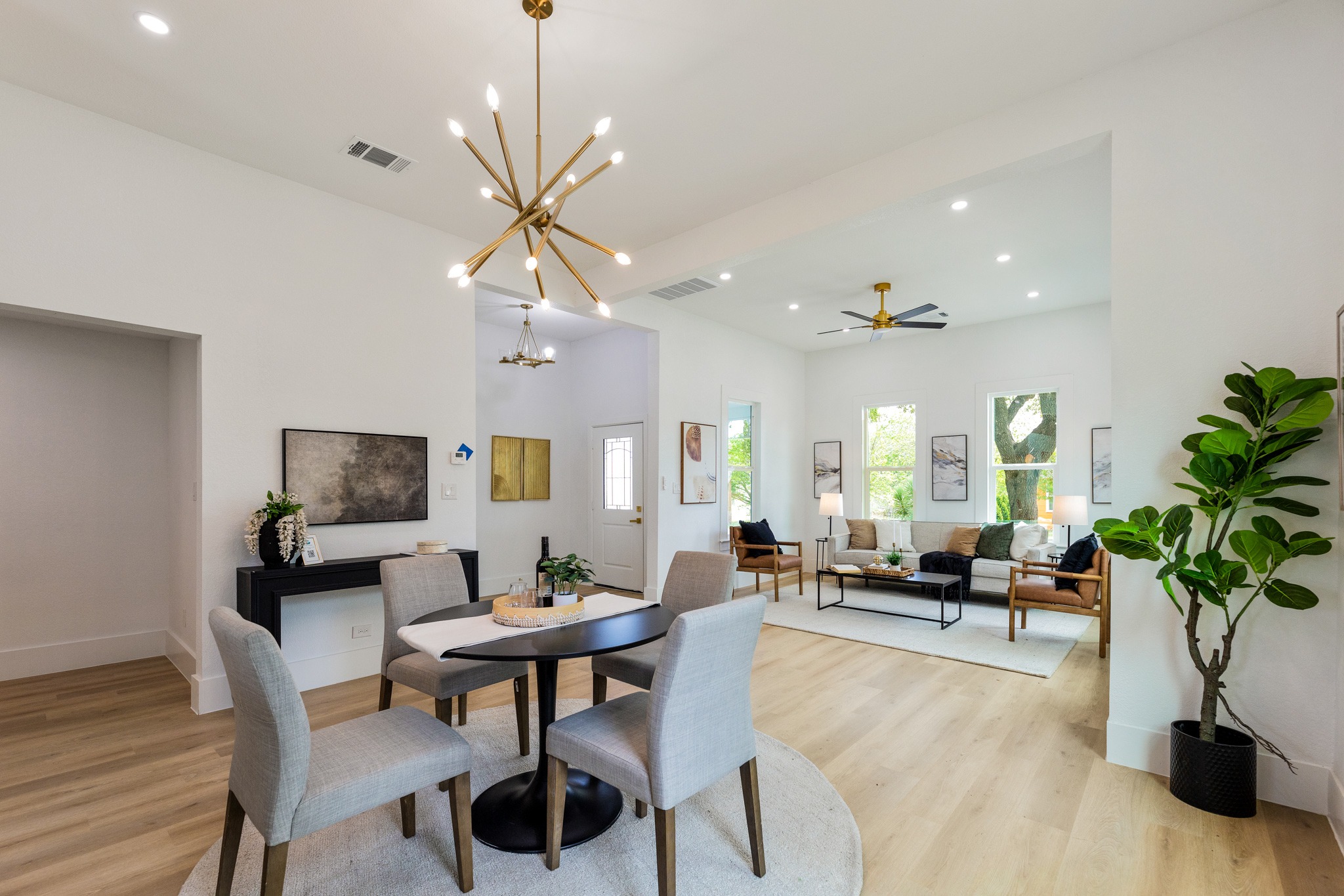 910 West 4th Street Taylor, TX 76574 - Photo 21 of 38 a living room with furniture potted plant and a chandelier