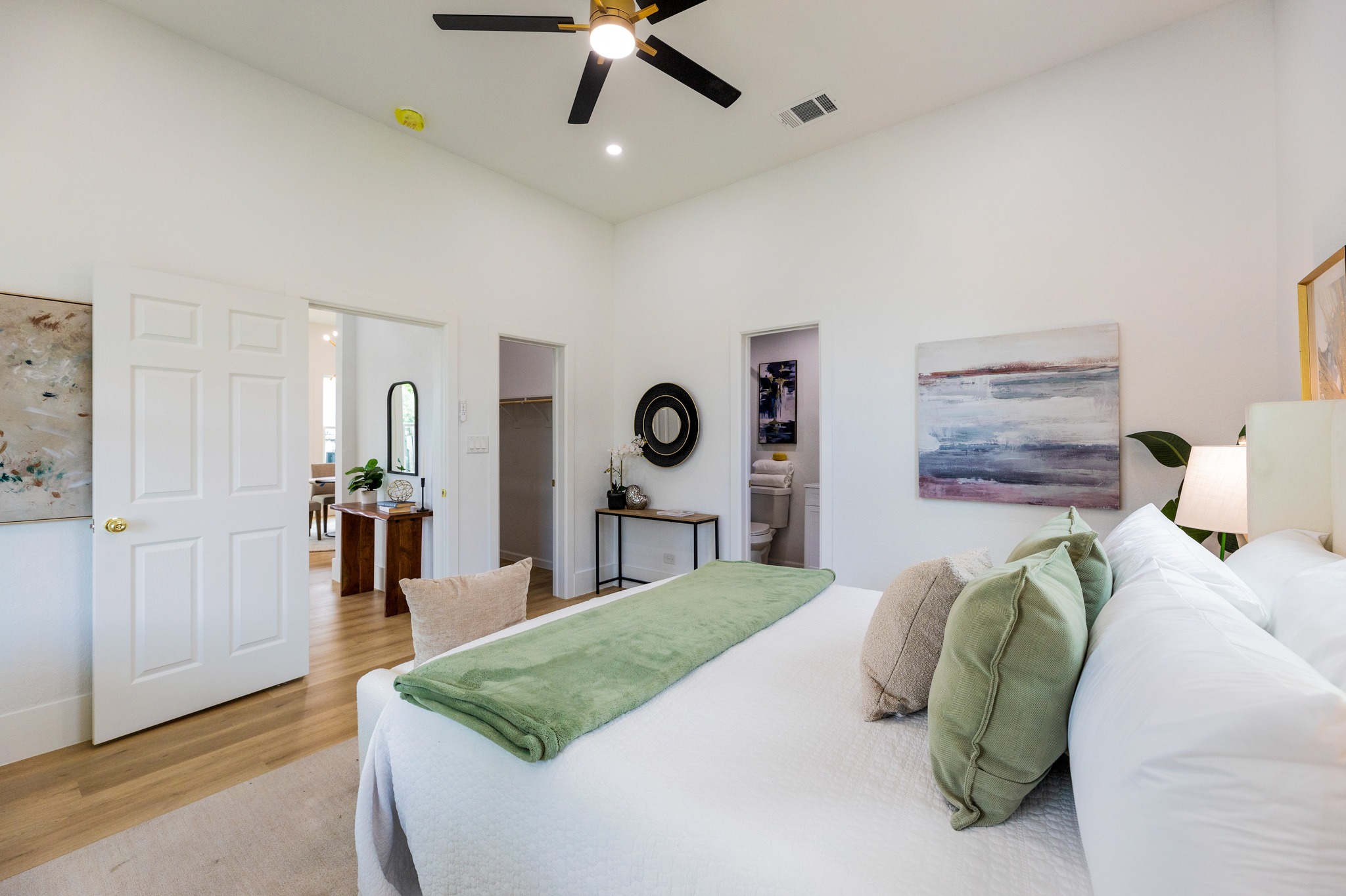 910 West 4th Street Taylor, TX 76574 - Photo 25 of 38 a bedroom with a bed and wooden floor